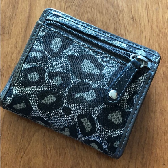 Coach wallet, medium fold over w/ snap closure - Picture 3 of 4